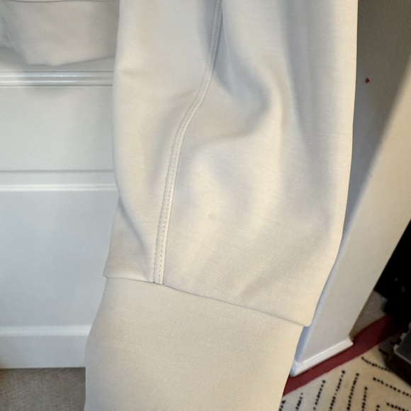 EUC Lululemon Softstreme Cropped Crewneck Sweater in vapor size 4 - Picture 6 of 6